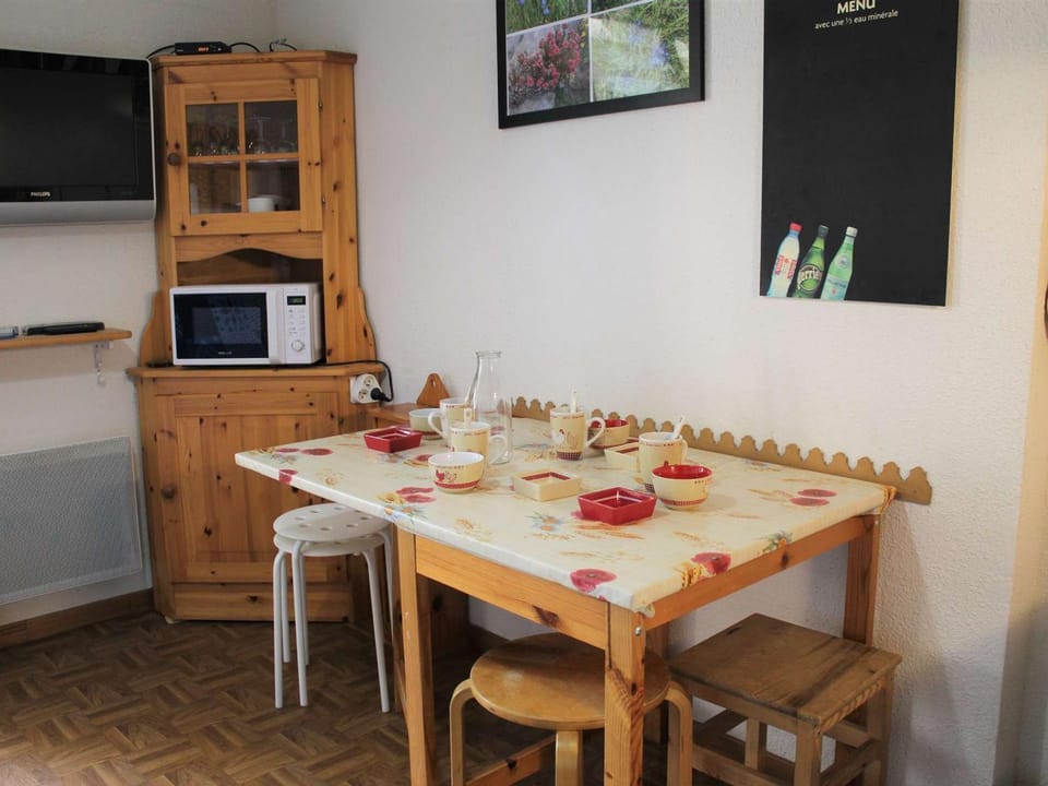 Charmant T2 à Vars Sainte Marie, balcon sud, à 300m des pistes, navettes gratuites, animaux acceptés - FR-1-330B-196 Apartment in Piedmont