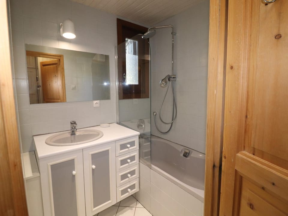 Appartement rénové 3 pièces, skis aux pieds, balcon, WiFi, Val Claret - FR-1-502-369 Apartment in Tignes