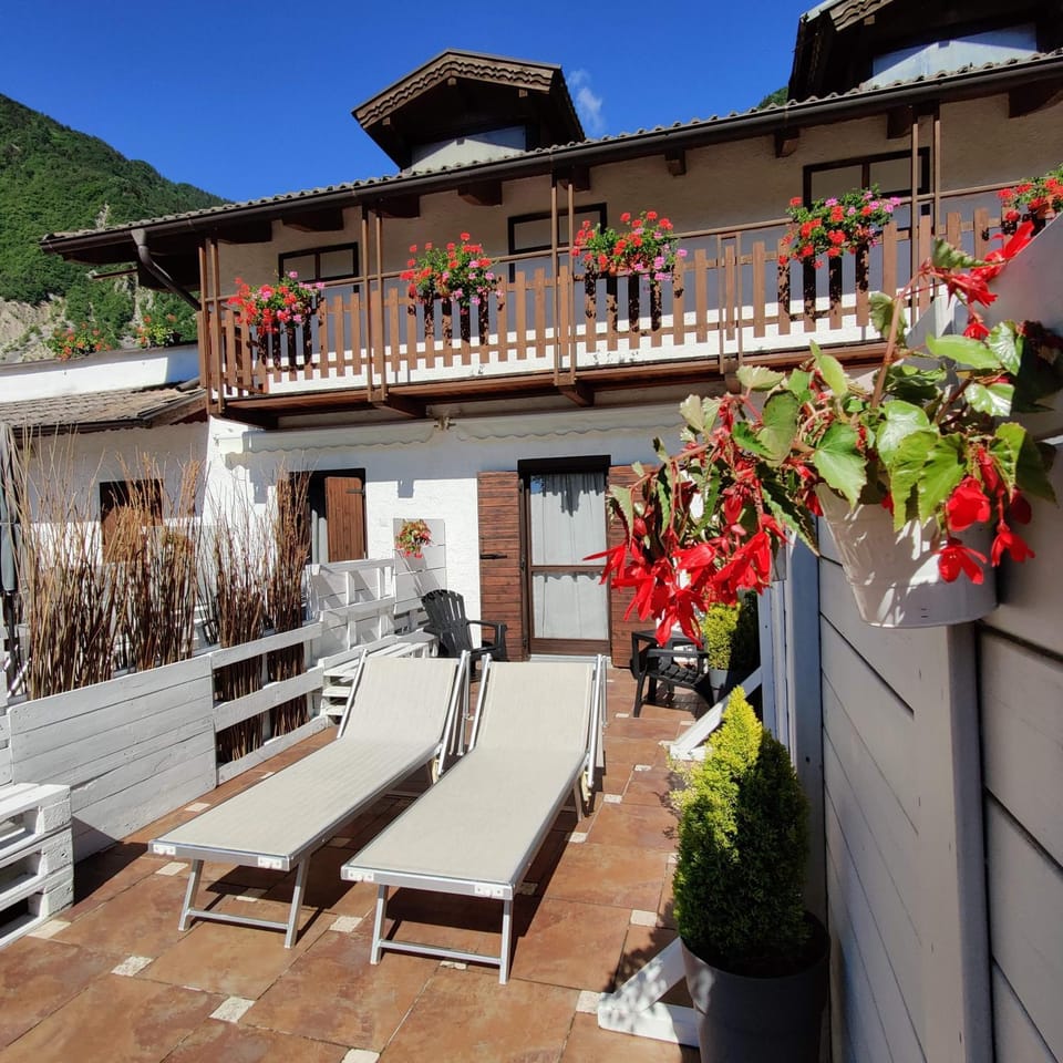 Balcony/Terrace, Mountain view