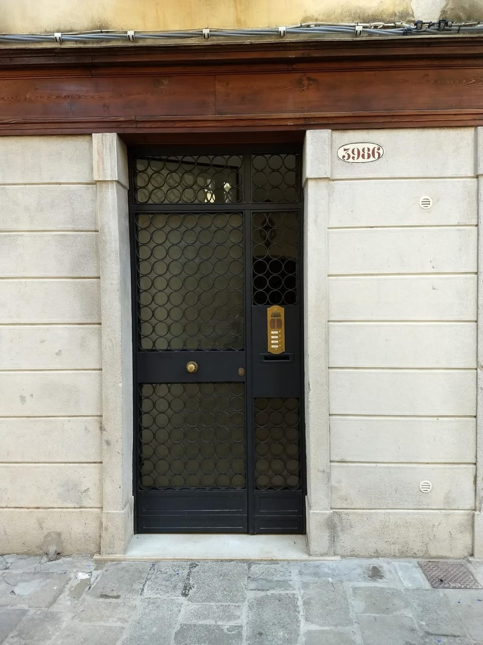 Facade/entrance