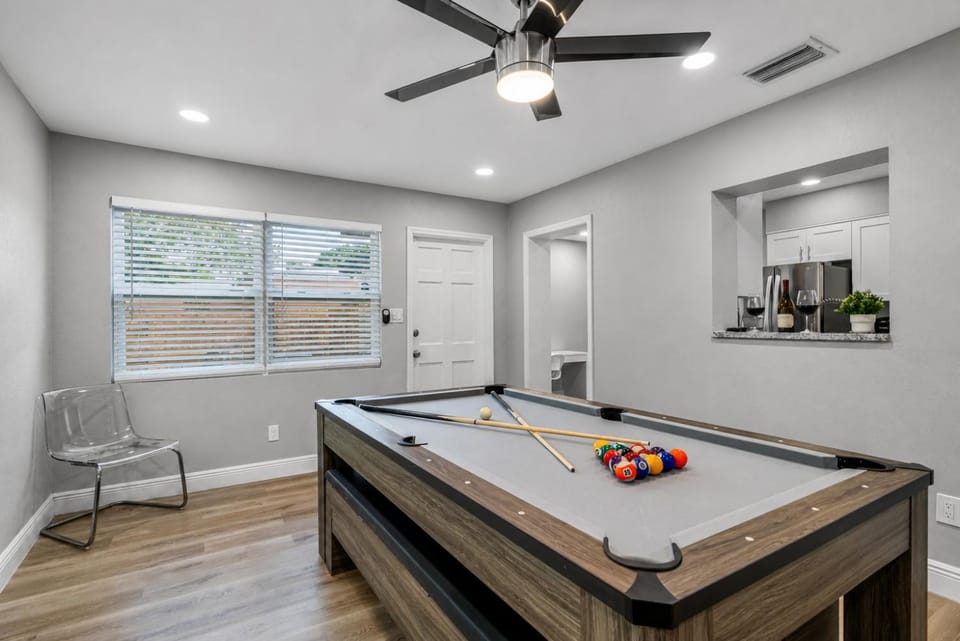 Sunny Haven House - Heated Pool Home Sleeps 10 Near Busch Gardens, Tampa House in Tampa