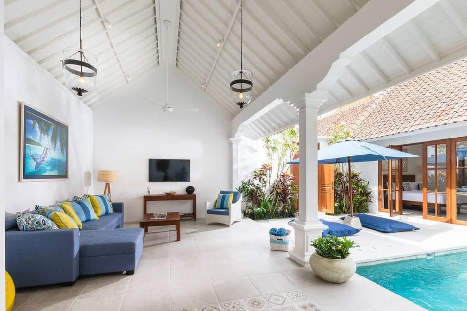 Villa Sintra - 2 BR luxury in tranquil location, walk to beach Villa in Kuta