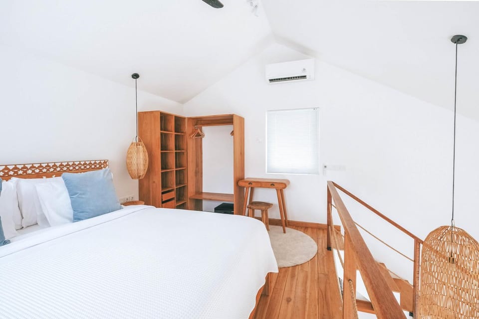 Bed, Photo of the whole room, Bedroom, wardrobe, air conditioner