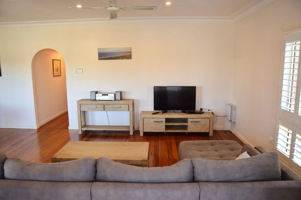 Adacos 19 On Sturt - Bring your own linen House in South West Rocks