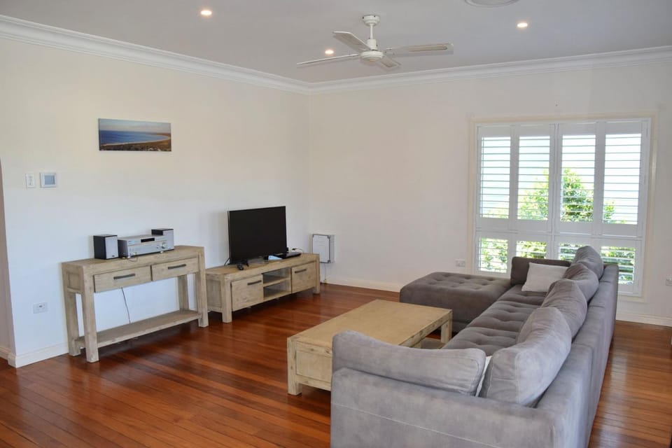 Adacos 19 On Sturt - Bring your own linen House in South West Rocks