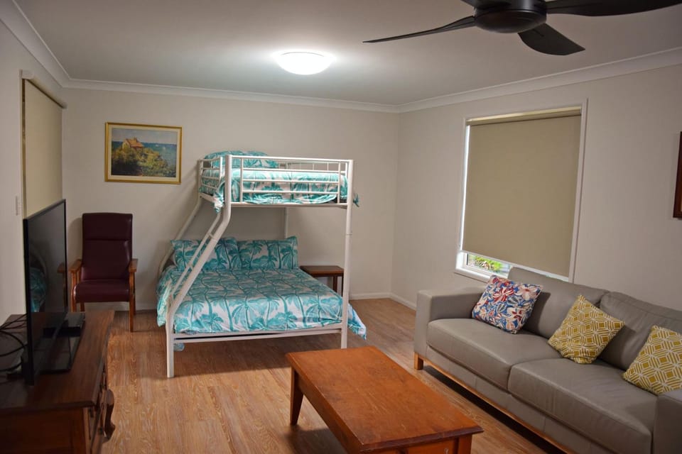 Amberlee House - bring your own linen Bed and Breakfast in South West Rocks
