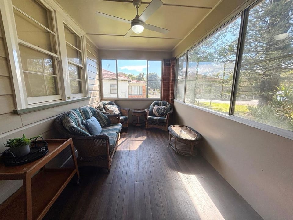 Yia Yias Place - Bring your own linen. House in South West Rocks