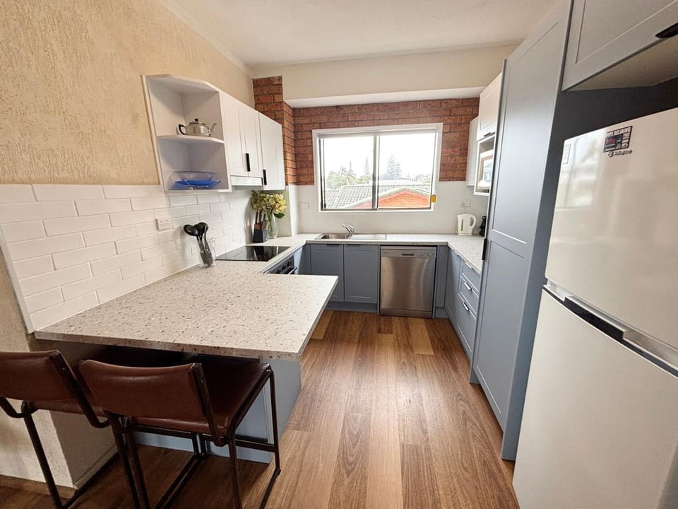 Woody Wonder Unit 2 - Bring your own linen. Apartment in South West Rocks