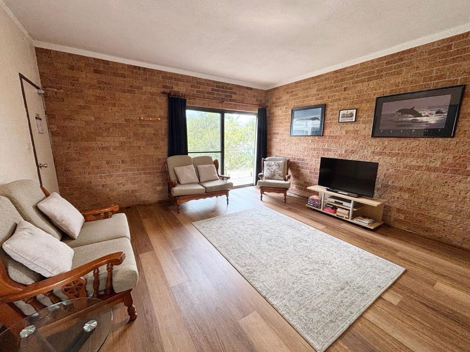 Woody Wonder Unit 2 - Bring your own linen. Apartment in South West Rocks