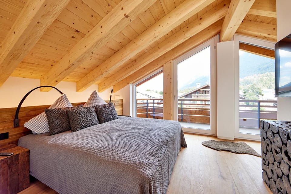 Bed, View (from property/room), Bedroom, Mountain view