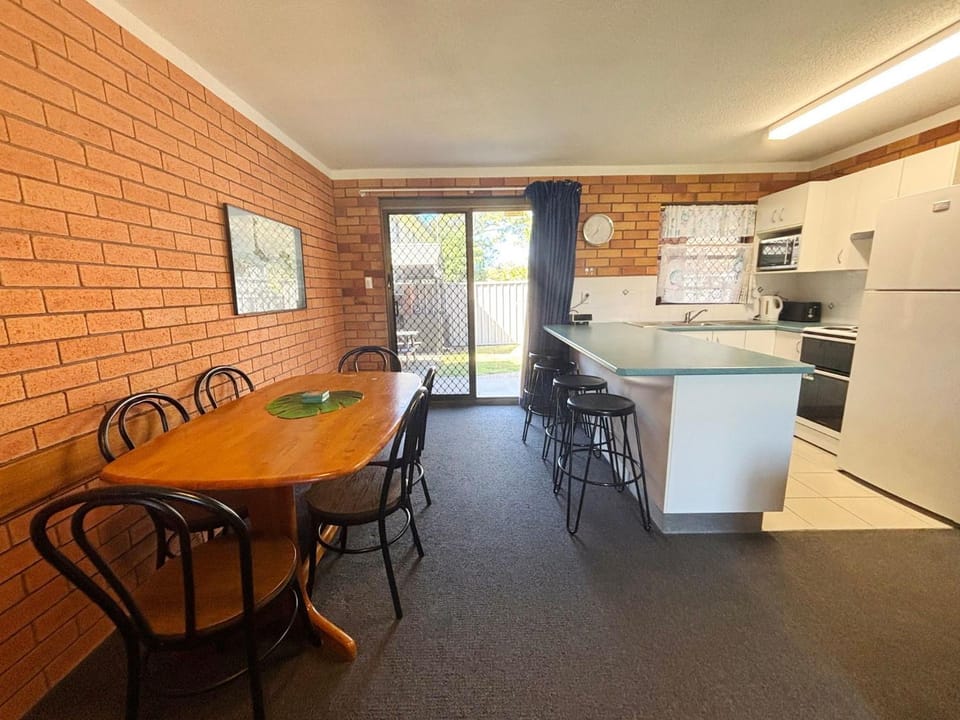 Cameo Court 2 - Bring your own linen House in South West Rocks