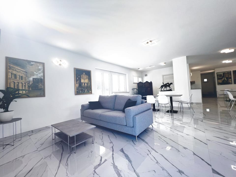 Lobby or reception, Internal: Not applicable to any particular room