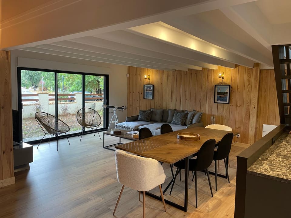 Living room, Seating area, Dining area