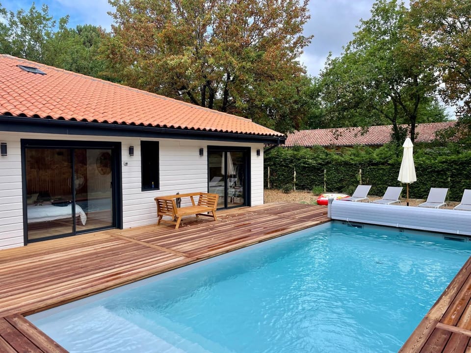 Property building, Swimming pool