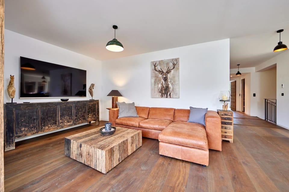 Communal lounge/ TV room, TV and multimedia, Living room, Seating area