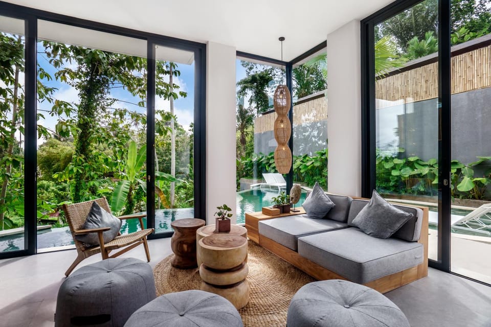 View (from property/room), Living room, Seating area