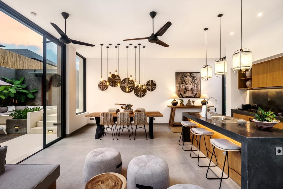 Living room, Seating area, Dining area