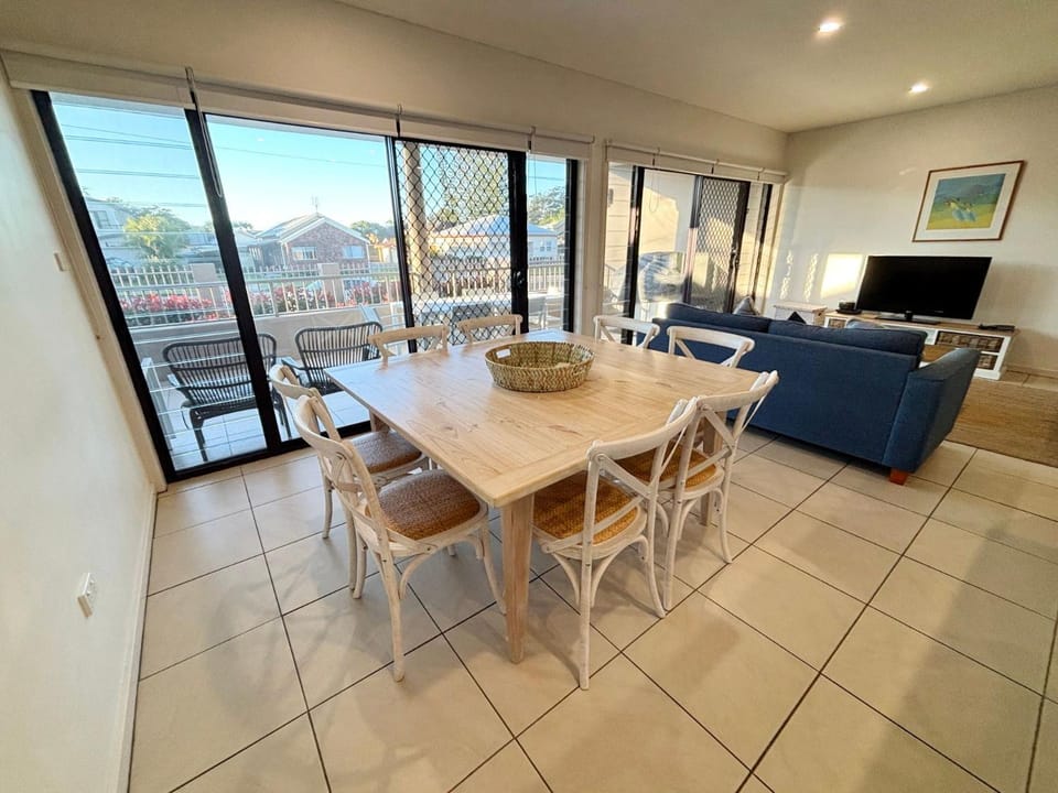 Watermark Apartment 2 - Bring your own linen. Apartment in South West Rocks