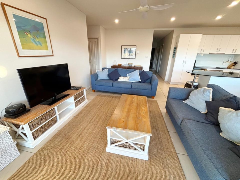 Watermark Apartment 2 - Bring your own linen. Apartment in South West Rocks
