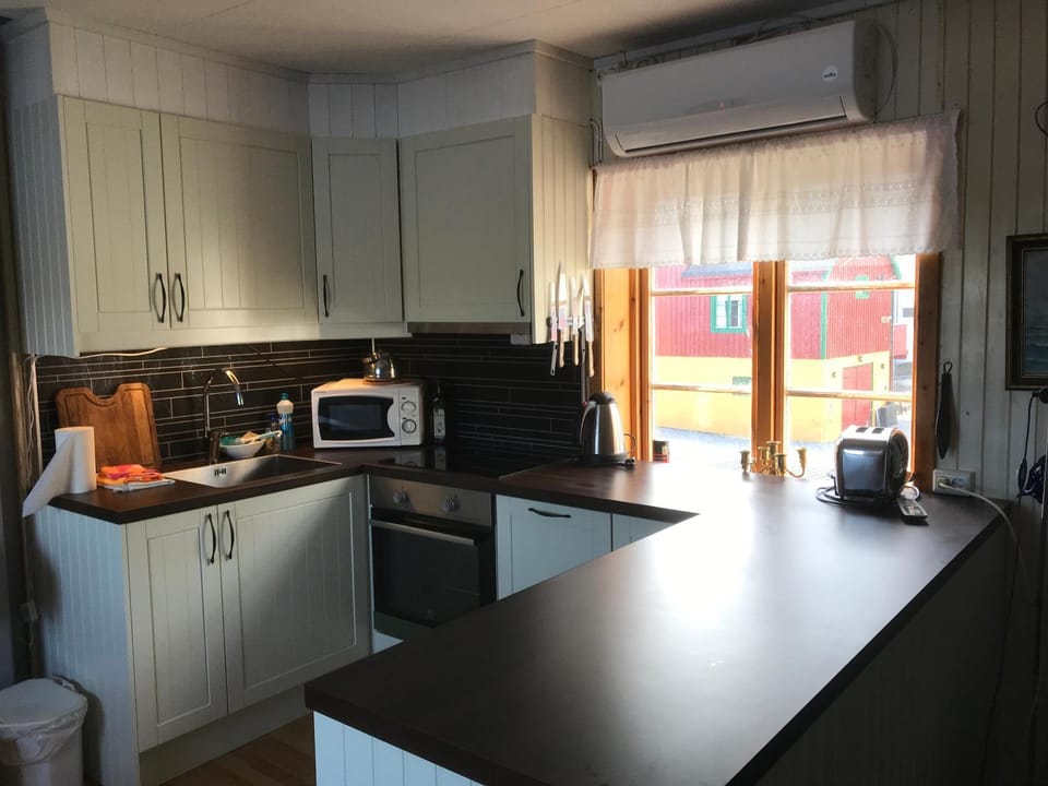 Coffee/tea facilities, Kitchen or kitchenette, dishwasher, minibar, pet friendly, stove, toaster