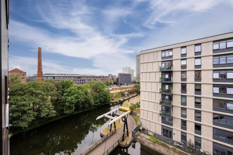 Neighbourhood, City view, River view