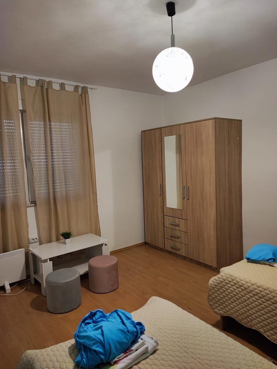 Bed, Seating area, wardrobe