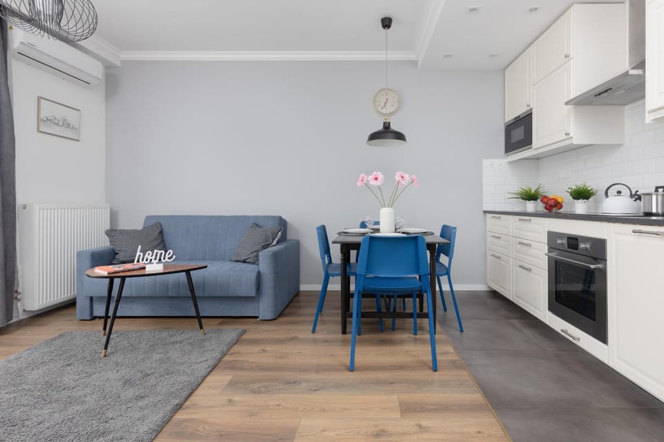 Kitchen or kitchenette, Living room, Seating area, Dining area