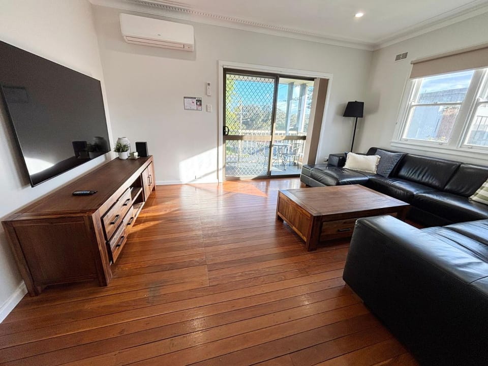 Beach House 24 Gregory Street - Bring your own linen House in South West Rocks
