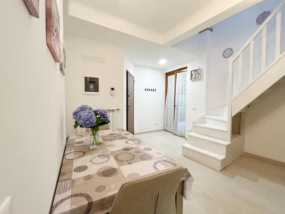 Grazioso Bilocale della Rosa a Cadorago Apartment in Lombardy