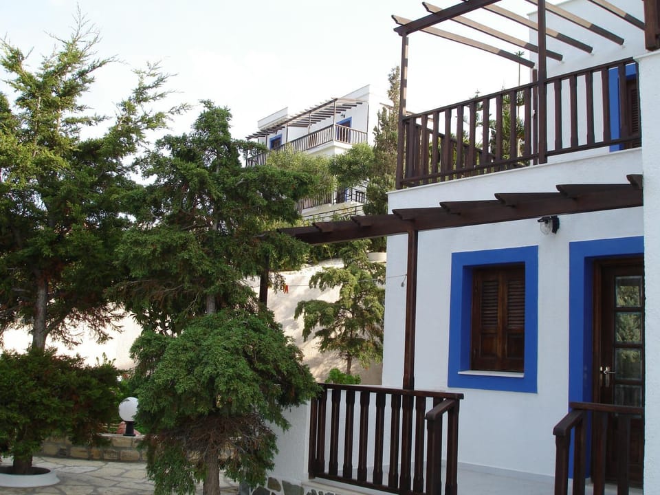 Facade/entrance, Area and facilities