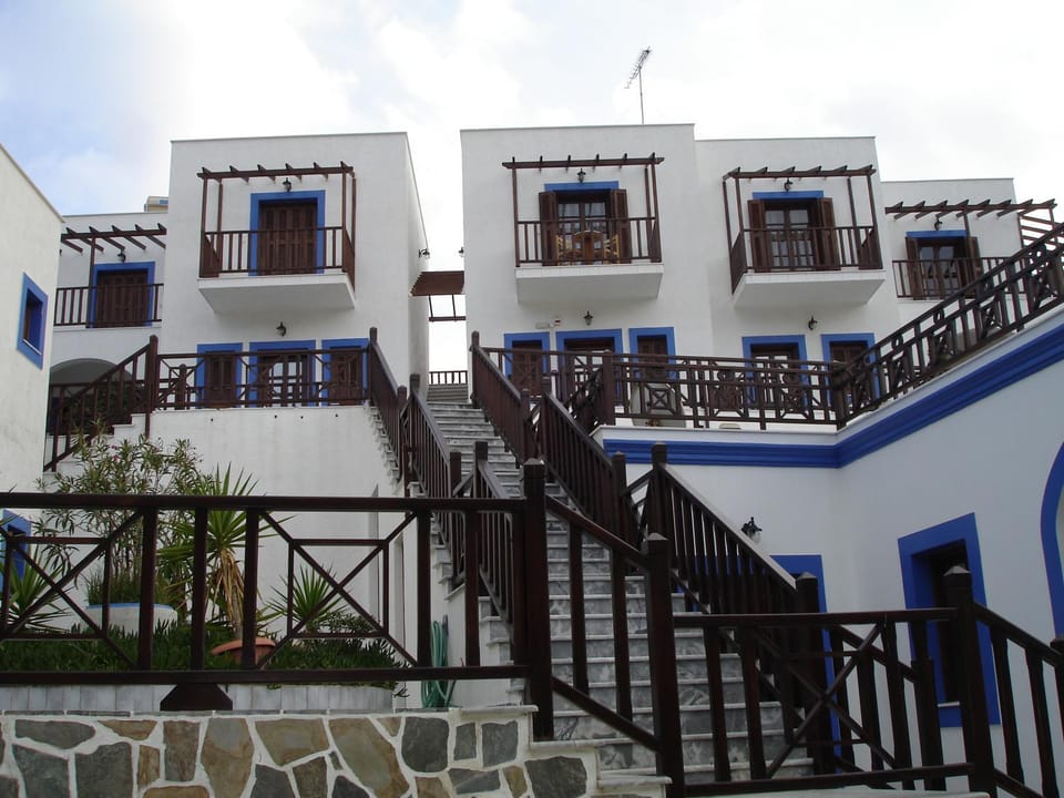 Facade/entrance, Area and facilities
