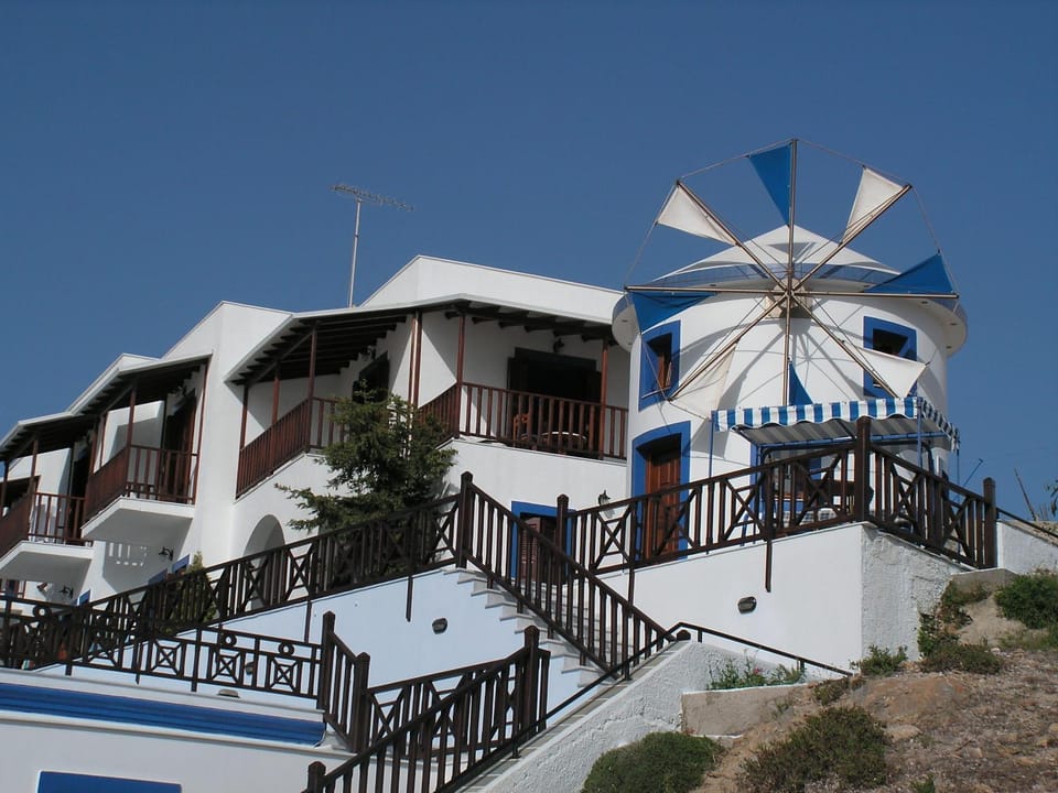 Facade/entrance, Area and facilities