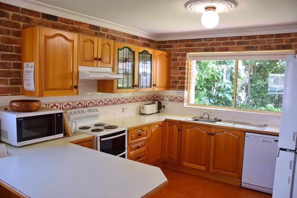 Birchgrove Terrace 1 - Bring your own linen House in South West Rocks