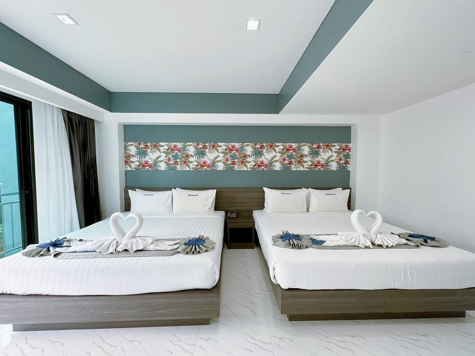 Bed, Photo of the whole room, Bedroom, towels