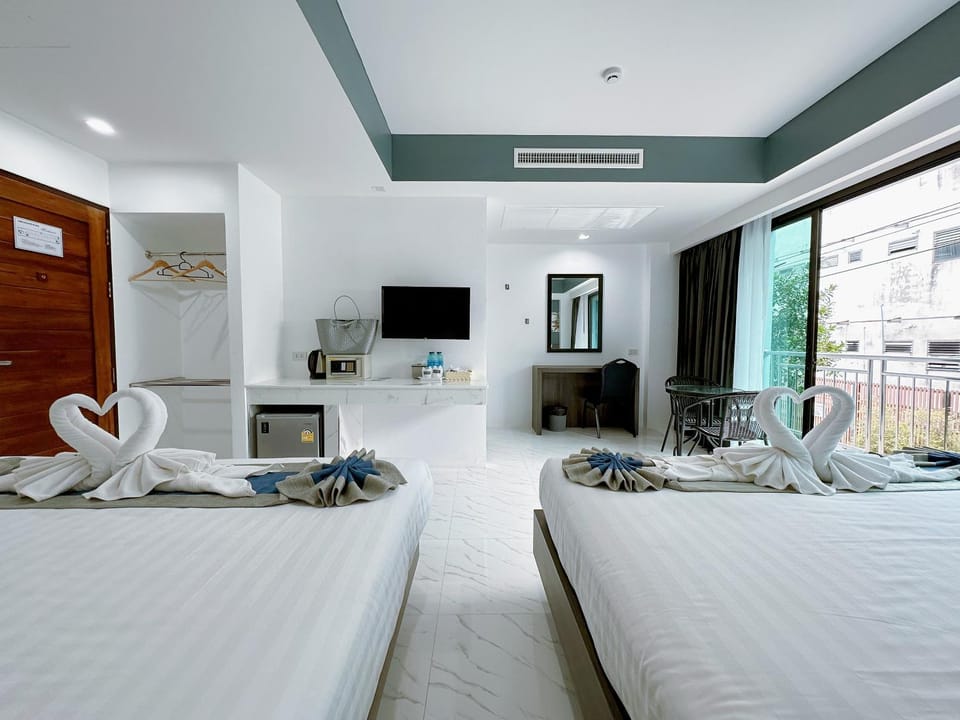 TV and multimedia, Photo of the whole room, Bedroom, hair dresser, air conditioner