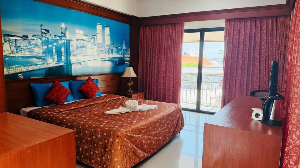 Photo of the whole room, Bedroom