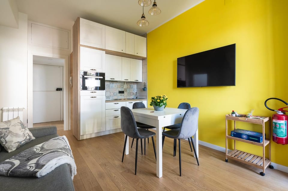 TV and multimedia, Kitchen or kitchenette, Photo of the whole room