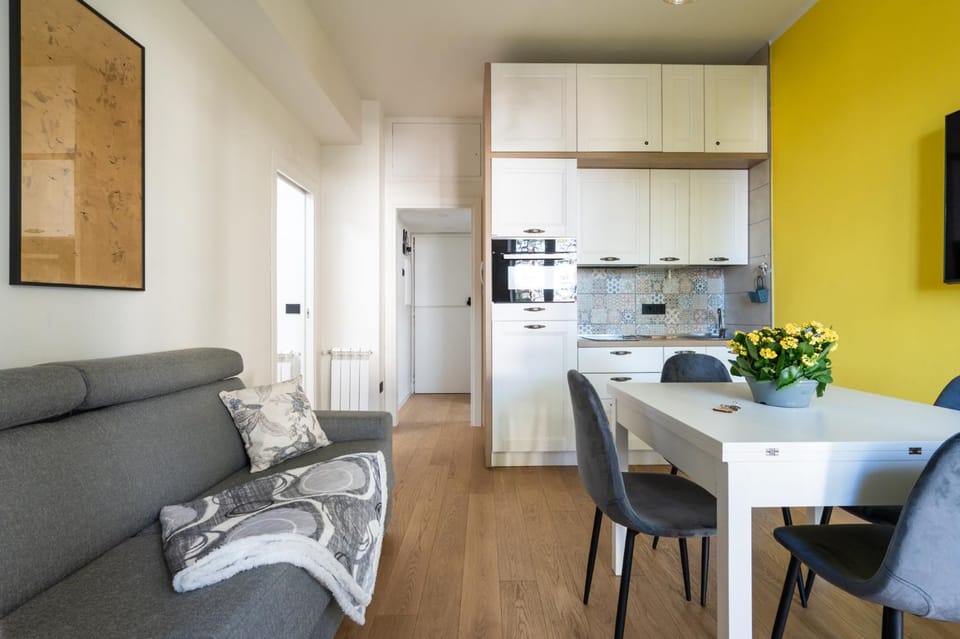 Kitchen or kitchenette, Living room, Dining area, oven, stove