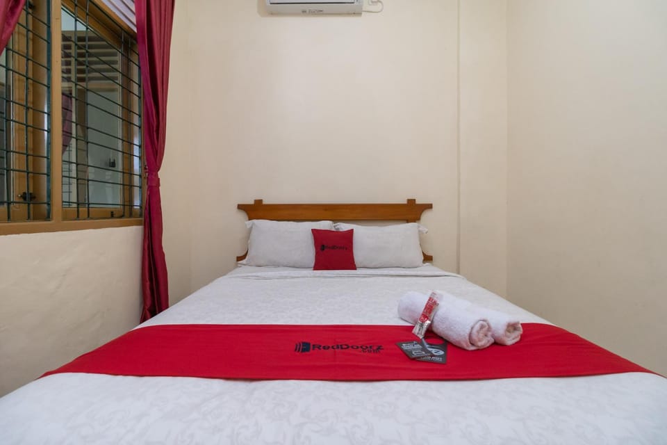 RedDoorz near RS Awal Bros Sudirman Pekanbaru Hotel in West Sumatra, Indonesia