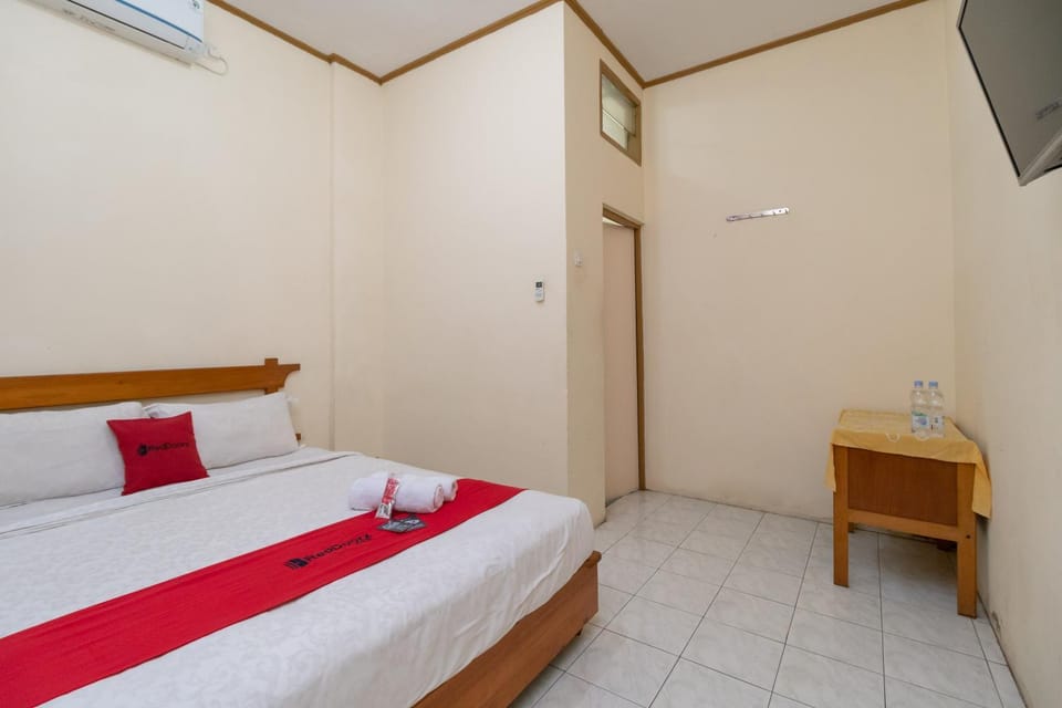 RedDoorz near RS Awal Bros Sudirman Pekanbaru Hotel in West Sumatra, Indonesia