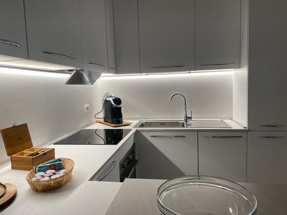 Kitchen or kitchenette, pet friendly, stove