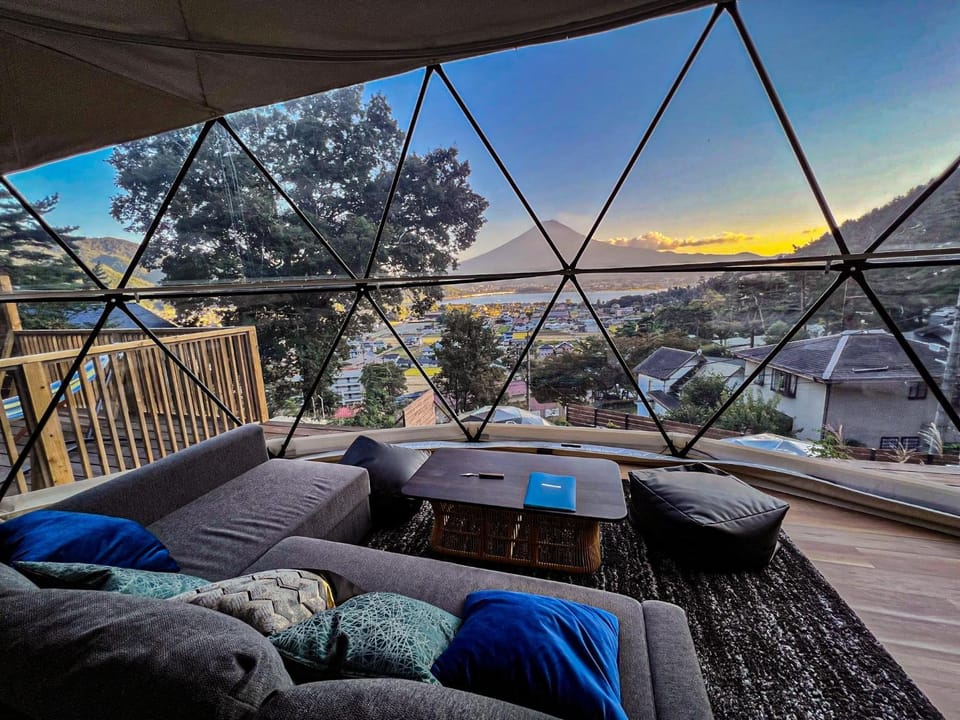 Day, Natural landscape, View (from property/room), Balcony/Terrace, Living room, Photo of the whole room, Seating area, Mountain view