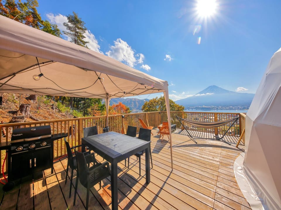 Property building, BBQ facilities, BBQ facilities, Balcony/Terrace, Dining area