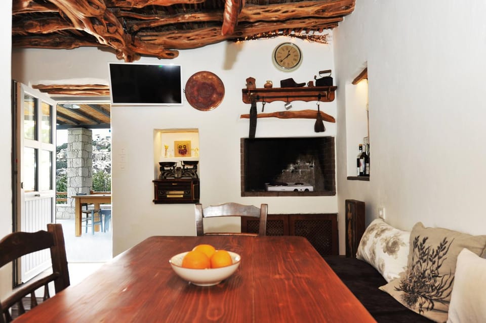 TV and multimedia, Kitchen or kitchenette, Seating area, Dining area