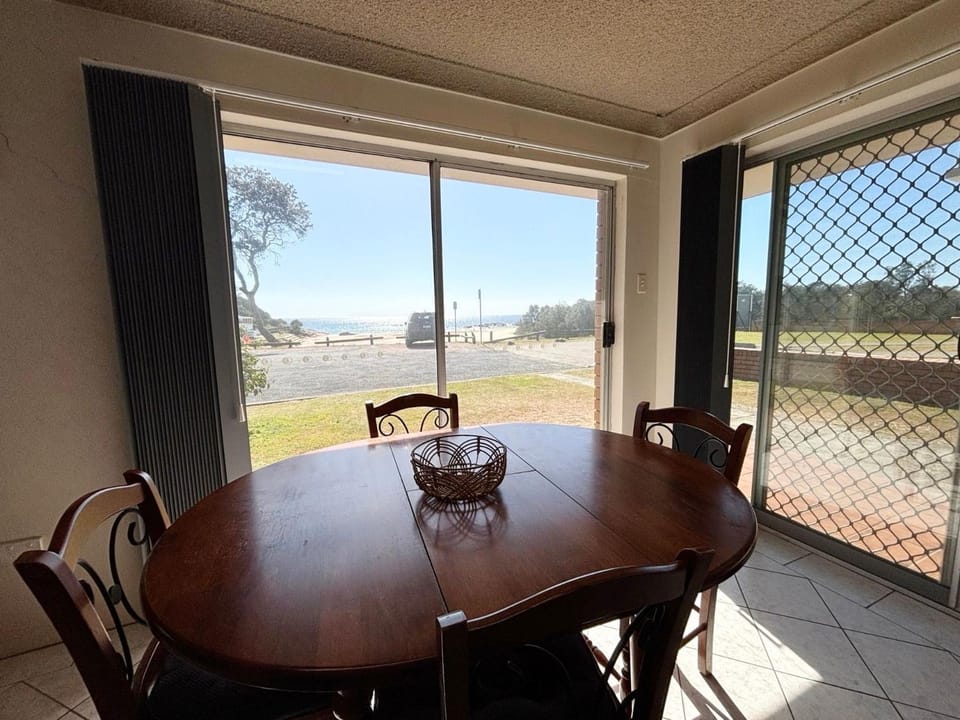 Pacific Court 1 - Bring your own linen. Apartment in South West Rocks