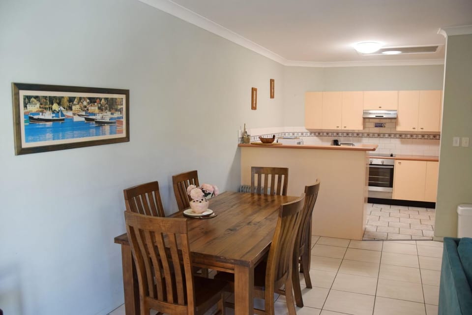 Paragon Apartment 6 - Bring your own linen. Apartment in South West Rocks