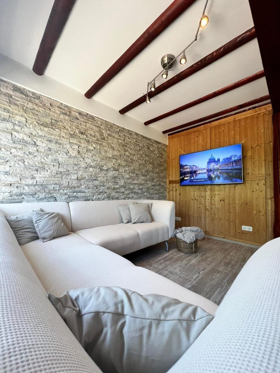 Communal lounge/ TV room, TV and multimedia, Living room, Seating area