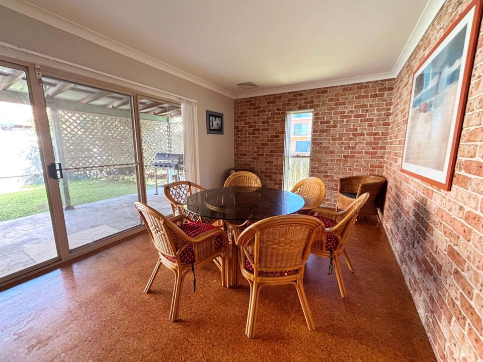 Parkview Lodge - Bring your own linen. Apartment in South West Rocks