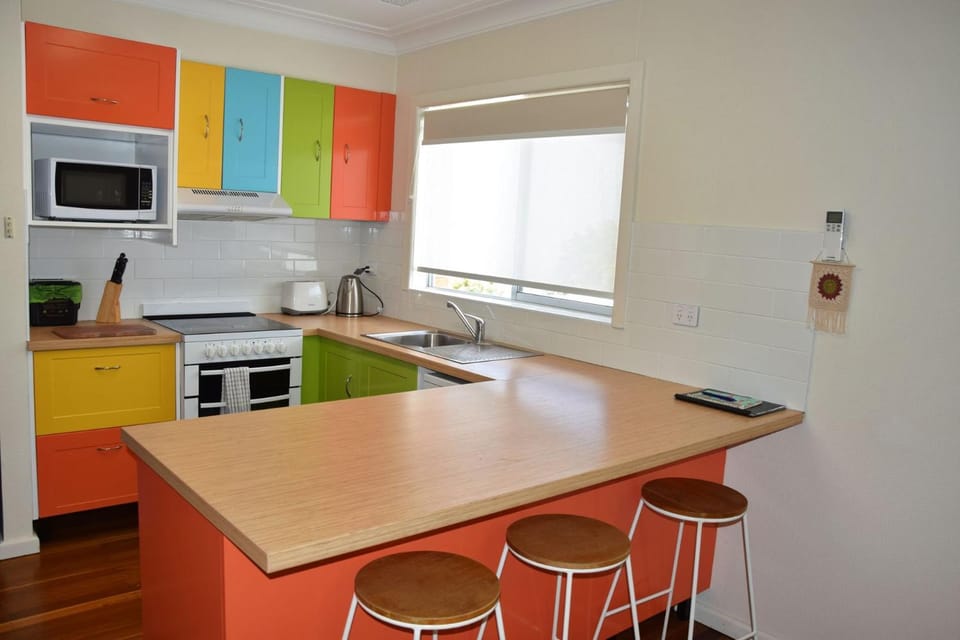 Mariner 16 Flat 2 - Bring your own linen. Apartment in South West Rocks