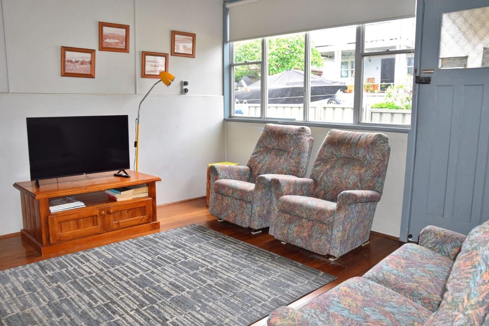 Sunshine Cottage - Bring your own linen. House in South West Rocks